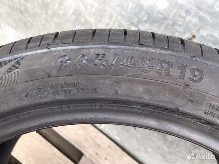 Triangle Sports TH201 235/45 R19 99W