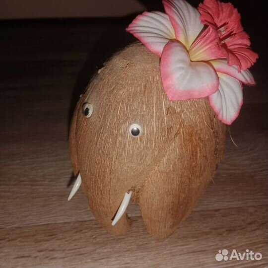 Декоративный слон из кокоса