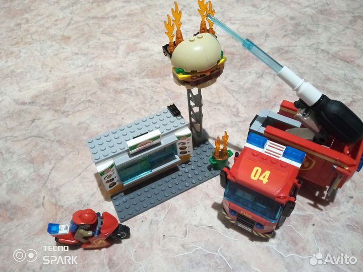 Lego набор: Пожар в Бургер Кафе (60214)
