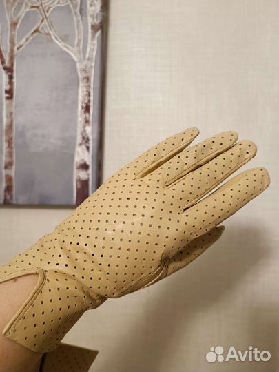 Перчатки женские бежевого цвета р 8