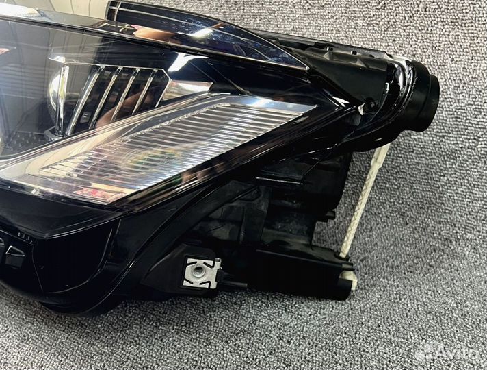 Фары на Volkswagen Touareg 3 LED б/у оригинал