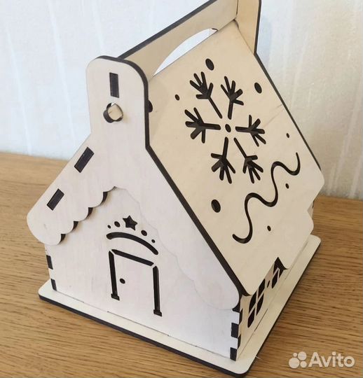 Подарочная коробка из дерева