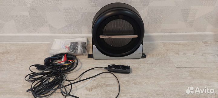 Сабвуфер Pioneer TS-WX 210A под сиденье автомобиля