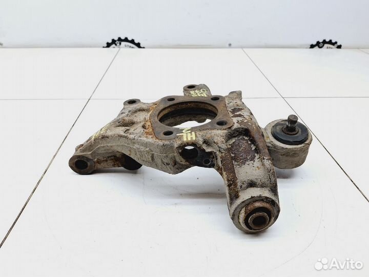 Кулак поворотный задний левый Toyota Highlander I