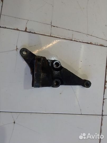 Кронштейн опоры двигателя правый (Lifan X60)