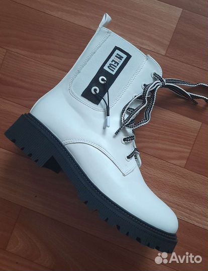 Ботинки на девочку новые р 36