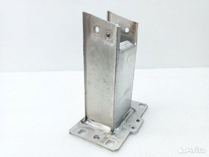 Кронштейн усилителя бампера передний левый Audi Q5