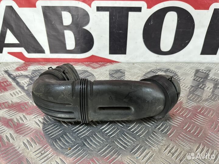 Патрубок воздушного фильтра Volkswagen Touareg GP