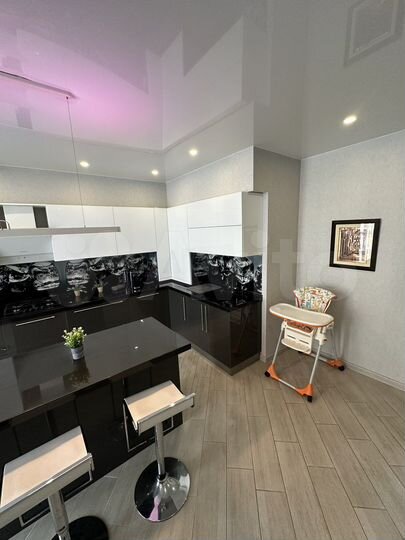 3-к. квартира, 140 м², 4/9 эт.