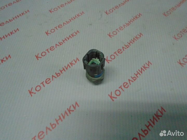 Nissan 92137-7E000 Датчик давления фреона