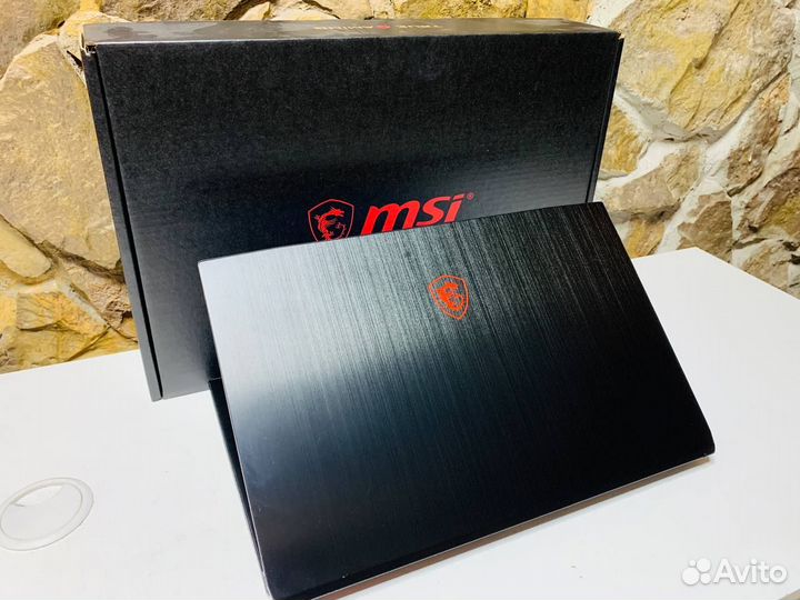 Ноутбук MSi 17.3