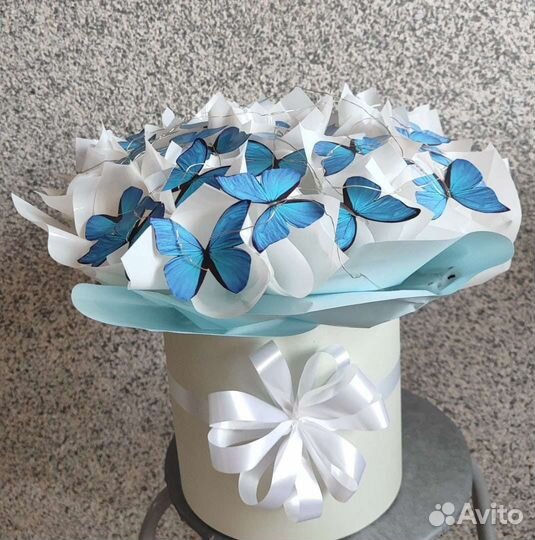 Светящийся букет из бабочек