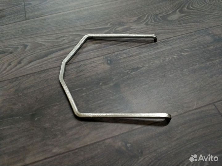 Скоба крепления патрубка интеркулера клапана EGR