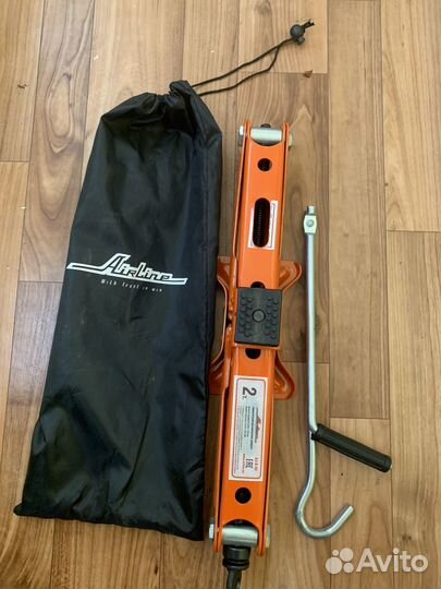 Домкрат автомобильный 2 тонны