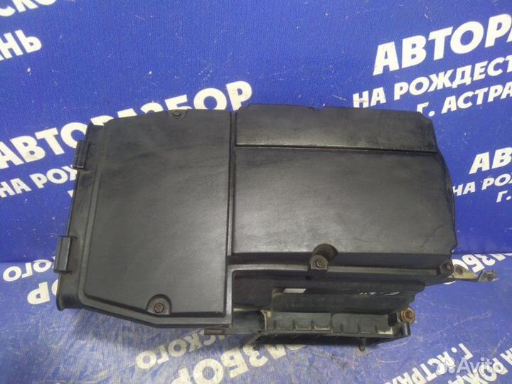 Корпус воздушного фильтра Mercedes-Benz W211