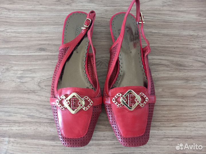 Босоножки новые 36 р с закрытым квадратным носом