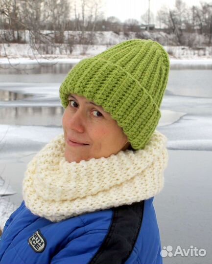 Шапки вязаные женские (ручная работа)