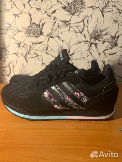 Кроссовки adidas женские новые р.40