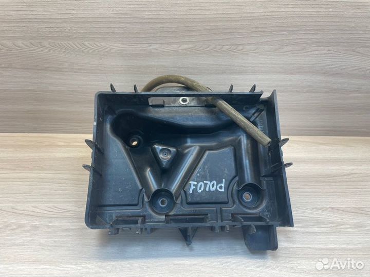 Площадка аккумулятора Volkswagen Polo