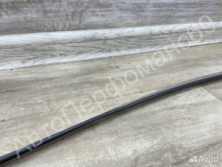 Молдинг двери передний левый верхний Honda CR-V 3