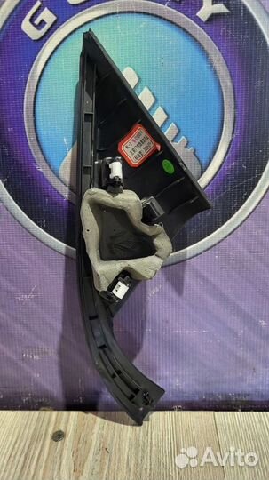 Уголок накладка зеркала внутри салона Geely atlas