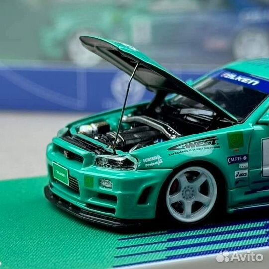 Nissan Skyline GT-R R34 Falken открывается капот