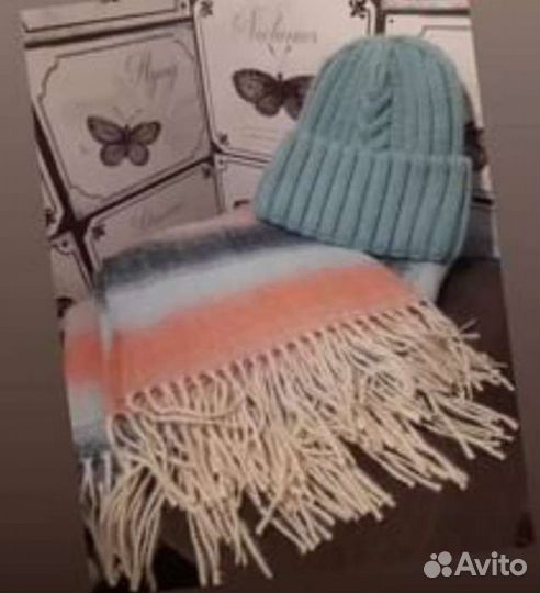 Шапка женская и палантин, новые и теплые