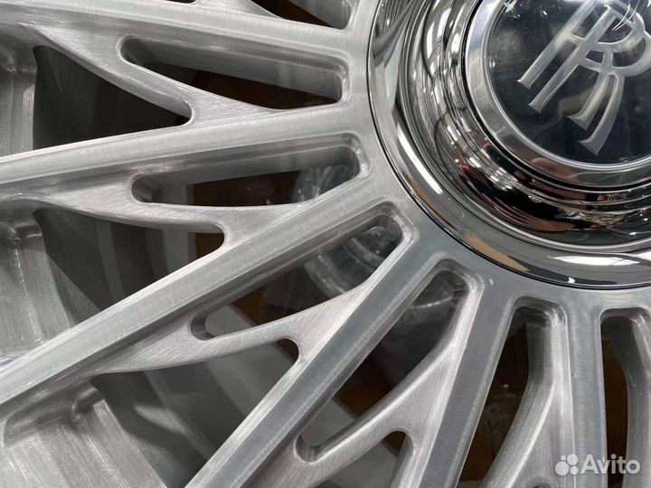 Кованые диски R22 на Rolls-Royce Wraith Ghost Dawn