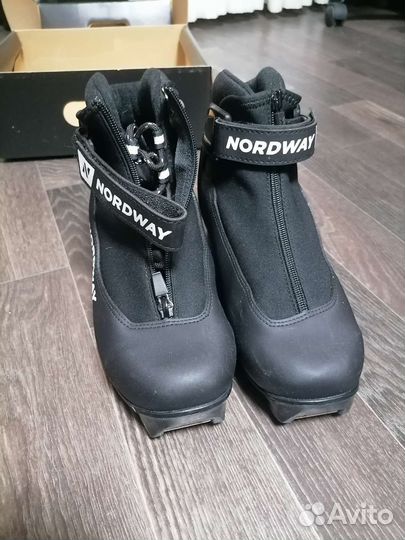 Лыжные ботинки