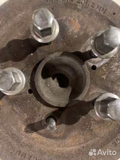 Ступица задняя dodge Caravan 2001-2007 3.3