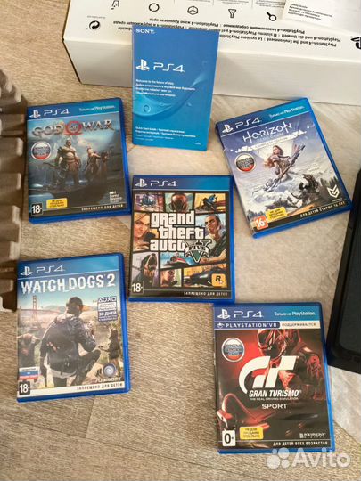 Sony PS4 1тб, 2 джоя, диски с играми
