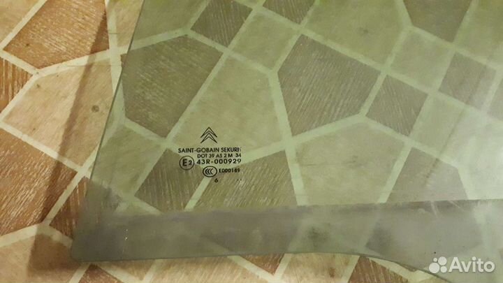 Стекло левой двери citroen c4