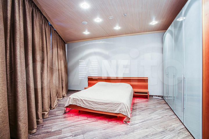 Дом 1200 м² на участке 5 сот.