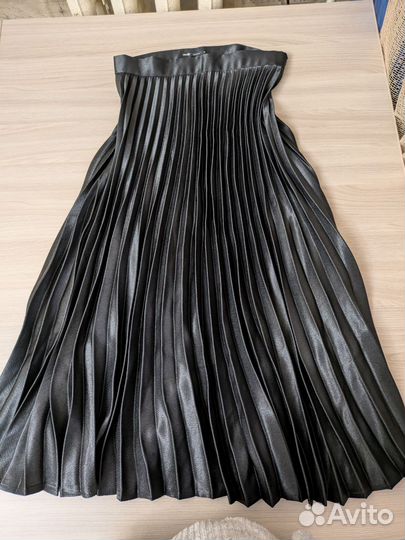 Черная атласная юбка