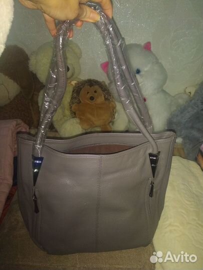 Продам кожаную серую новую с биркой сумку Valensiy
