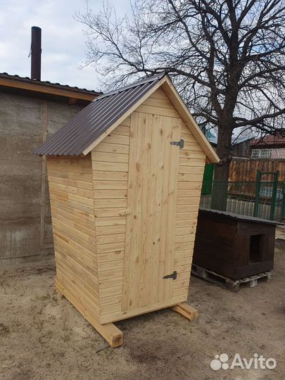 Туалет дачный деревянный уличный