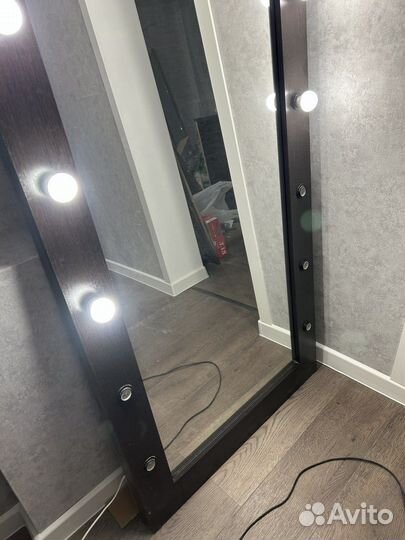 Зеркало напольное с лампочками