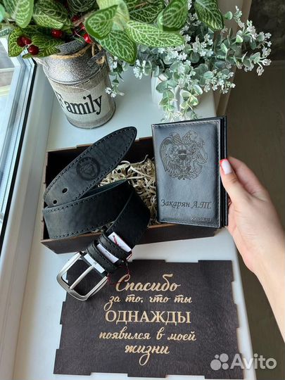 Ремень из кожи с гравировкой