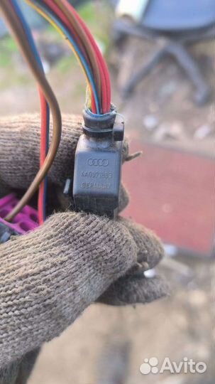 Разъём компрессора центрального замка Audi 100
