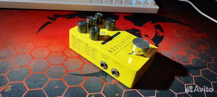 Гитарная педаль модуляции Flamma FS05