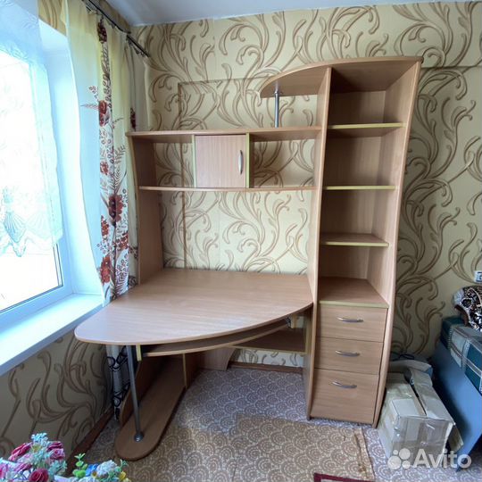 Компьютерный стол