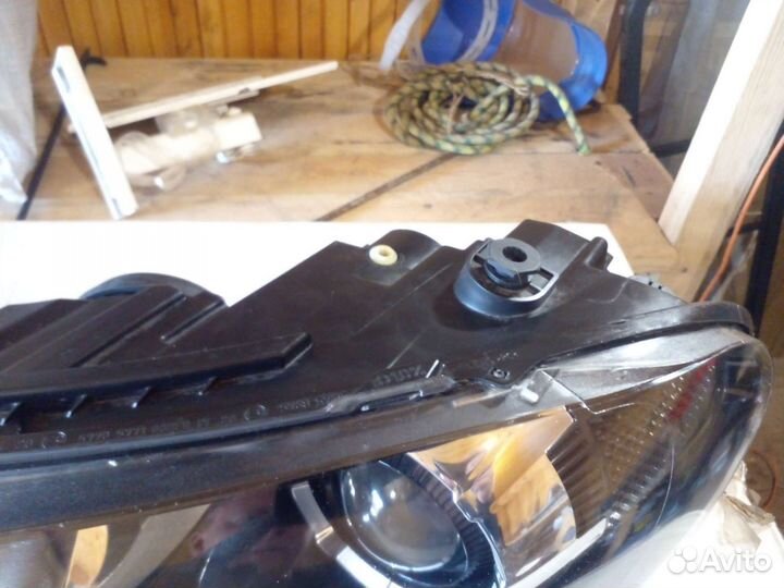 Фара левая Volkswagen Scirocco 3 xenon до рест