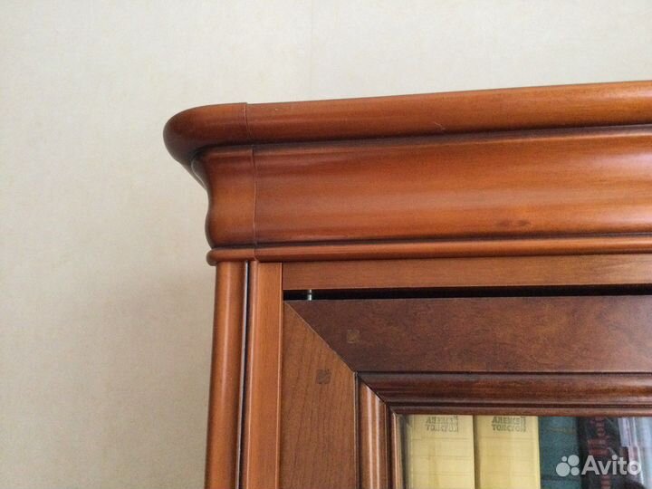 Комод, зерк, шкаф Тумба из масс. Вишни. Италия