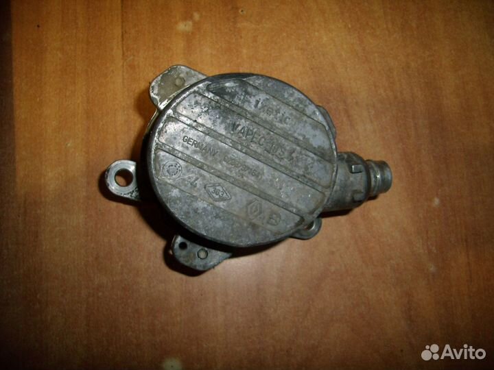 Опель виваро 2.5 TD насос вакумный тормозов