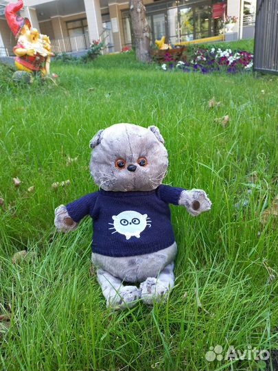 Басик в шарфе 45см, кофточке, в сумочке, лили