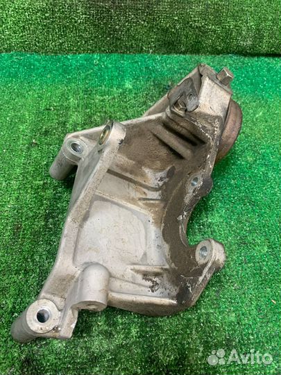 Крепление двигателя кронштеин гур 4G94 MMC Galant EA б/у