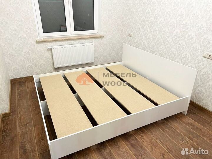 Кровать