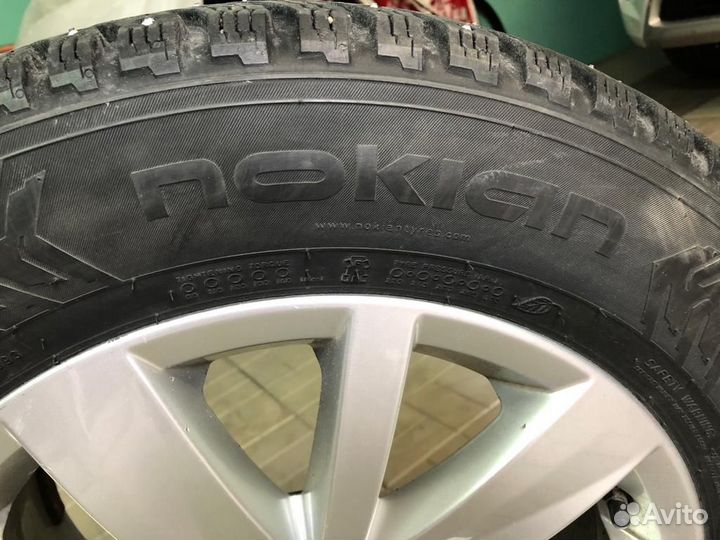 Nokian Tyres Hakkapeliitta 8 215/60 R16 99T
