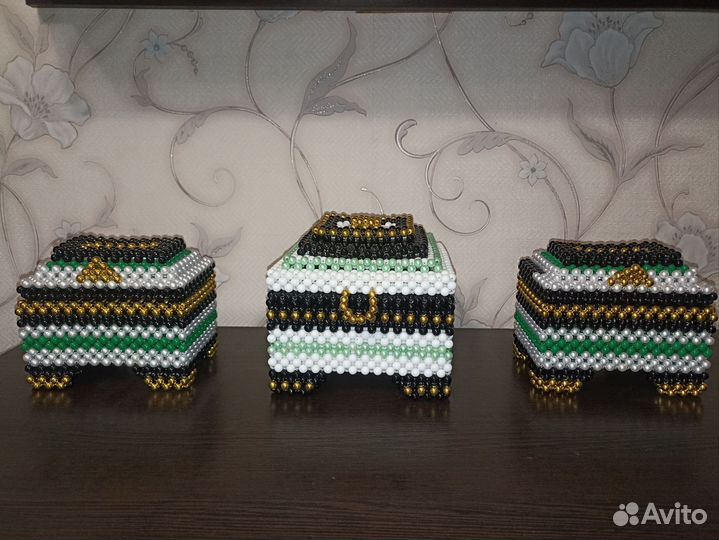 Шкатулка цветная (большая) из бусин