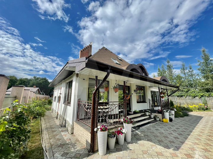 Коттедж 235 м² на участке 13,5 сот.